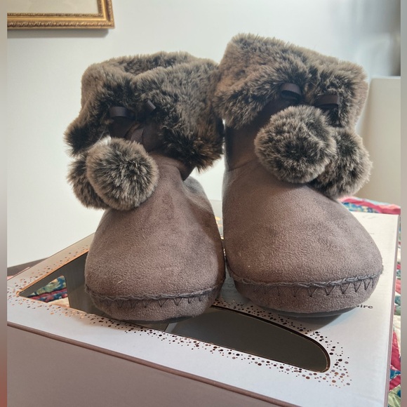 Grey fuzzy bootie slippers NIB - Picture 4 of 12